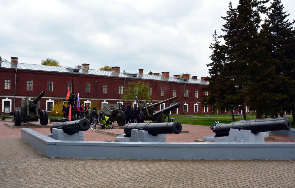 Brześć-Ekspozycja armat